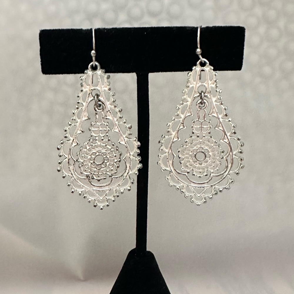 Silver Filigree Dangle Earrings 
Size 2 1/2”